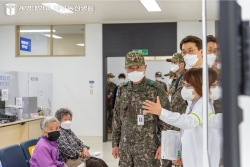 김정수 제2작전사령관, 지역 예방접종센터 방문
